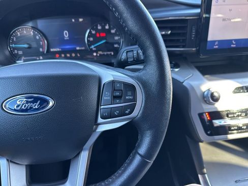 Used 2022 Ford Explorer XLT w/ Equipment Group 202A image 24