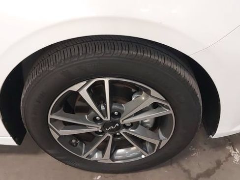 Used 2024 Kia Forte LXS FWD image 40