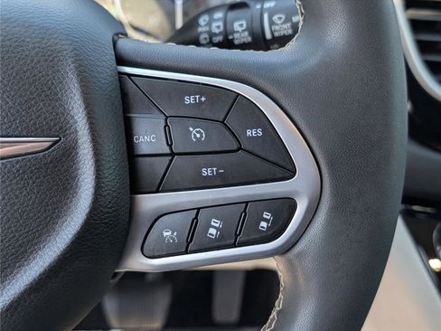 Used 2022 Chrysler Pacifica Touring-L image 24