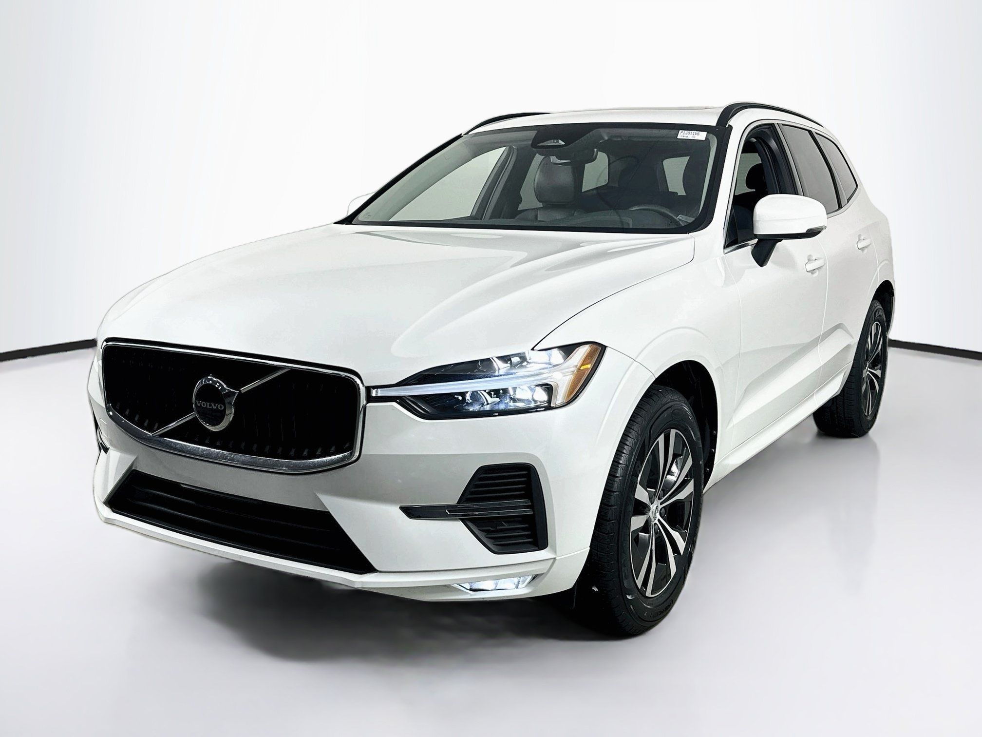 Used 2023 Volvo XC60 B5 Core w/ Protection Package AWD/4WD image 1
