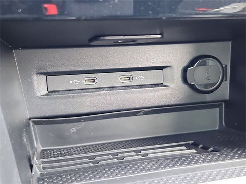 New 2025 Volkswagen Taos SEL image 11