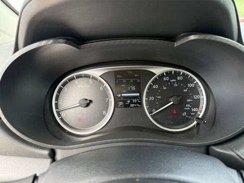 Used 2024 Nissan Versa S w/ Trunk Package image 24