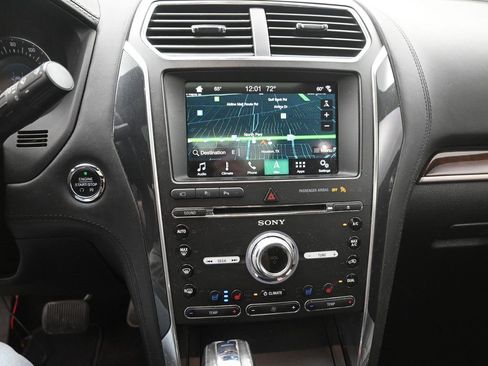 Used 2018 Ford Explorer Platinum image 9