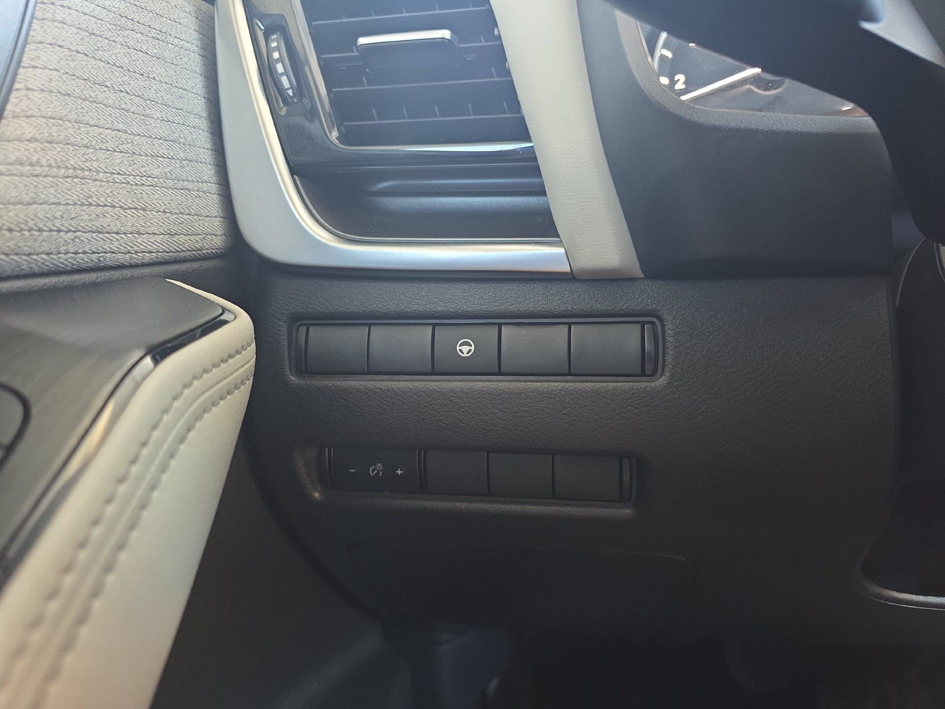 Used 2023 Nissan Rogue SV FWD image 20