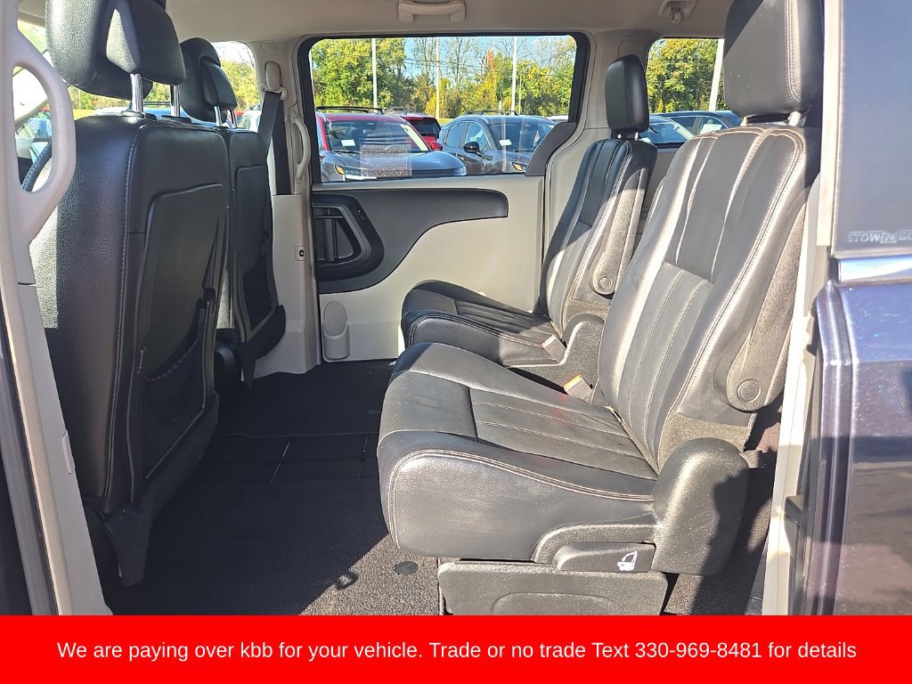 Used 2013 Chrysler Town & Country Touring FWD image 24