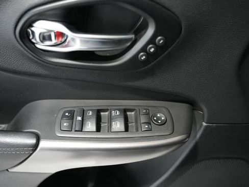 Used 2022 Jeep Cherokee Limited AWD/4WD image 12
