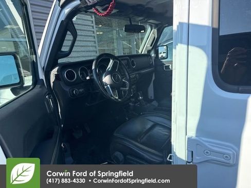 Used 2019 Jeep Wrangler Unlimited Sahara w/ Cold Weather Group image 6