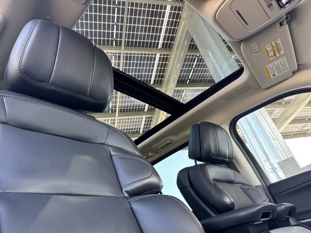 Certified 2025 Lincoln Navigator L Reserve AWD/4WD image 17