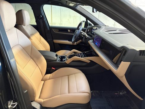 Certified 2026 Porsche Cayenne AWD/4WD image 22
