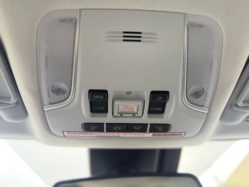 Used 2022 Toyota Prius Limited image 35