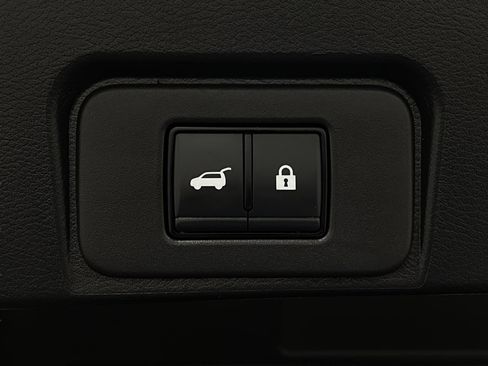 Certified 2025 Nissan Rogue SV AWD/4WD image 6
