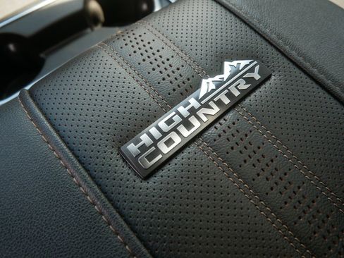 Used 2024 Chevrolet Silverado 3500 High Country w/ High Country Premium Package AWD/4WD image 32