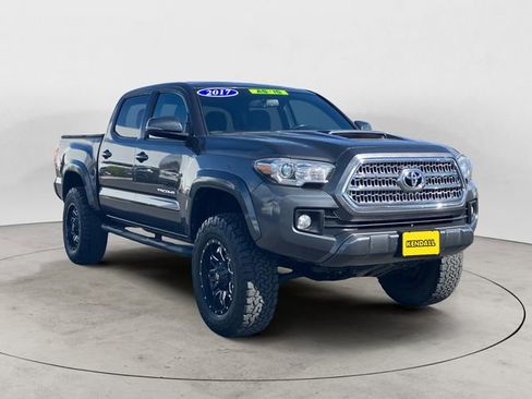 Used 2017 Toyota Tacoma TRD Sport w/ Tow Package (A/T) image 7