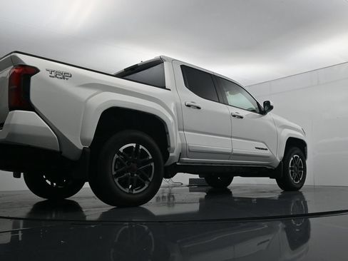 Used 2025 Toyota Tacoma TRD Sport AWD/4WD image 37