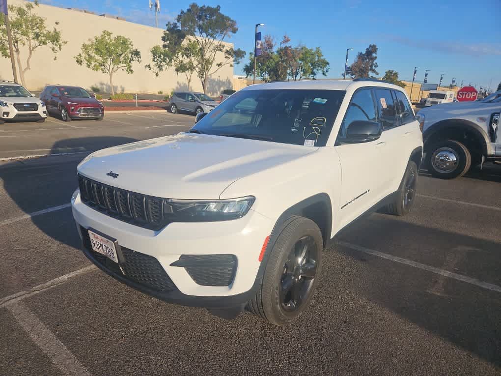 Used 2023 Jeep Grand Cherokee Altitude AWD/4WD image 1