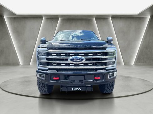 Used 2023 Ford F250 Platinum w/ FX4 Off-Road Package AWD/4WD image 2