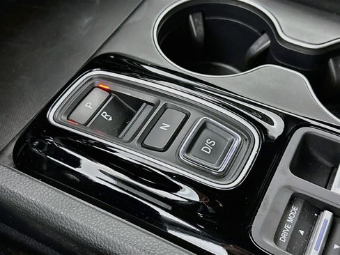 Certified 2025 Honda Pilot Sport image 16