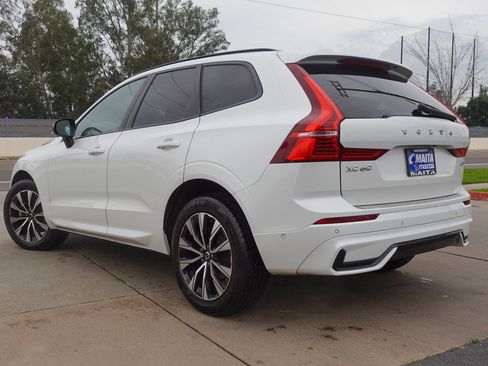 Used 2023 Volvo XC60 B5 Plus image 7