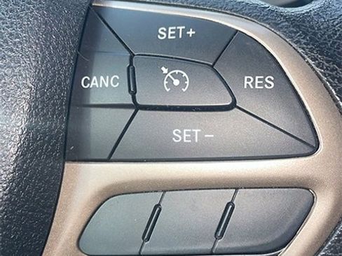 Used 2015 Jeep Cherokee Sport image 12