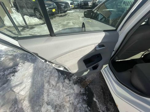 Used 2014 Honda Insight EX image 18