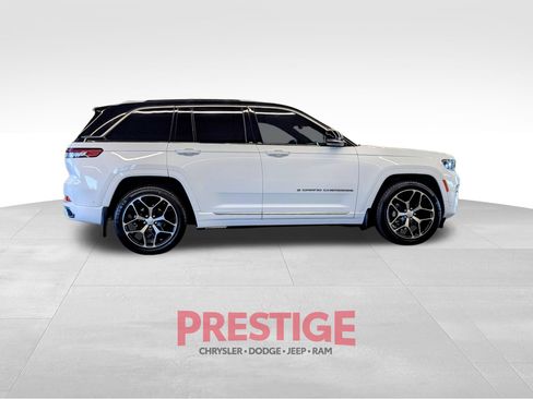 Used 2022 Jeep Grand Cherokee Summit AWD/4WD image 7