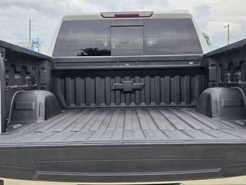Used 2020 Chevrolet Silverado 1500 LTZ w/ LTZ Convenience Package AWD/4WD image 27