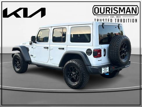 Used 2024 Jeep Wrangler Unlimited image 3