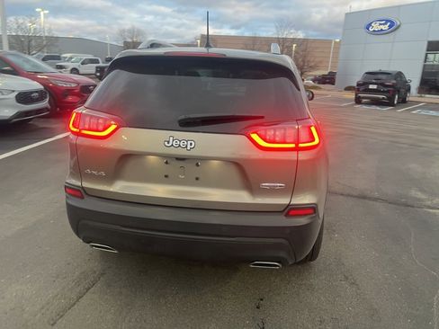 Used 2021 Jeep Cherokee Latitude Lux w/ Comfort/Convenience Group image 8