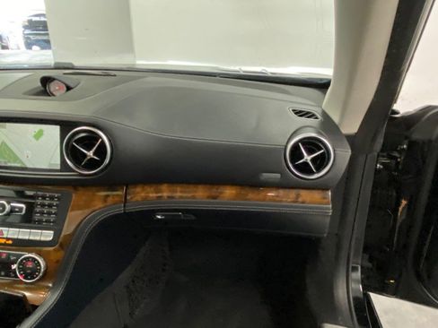Used 2014 Mercedes-Benz SL 550 image 36