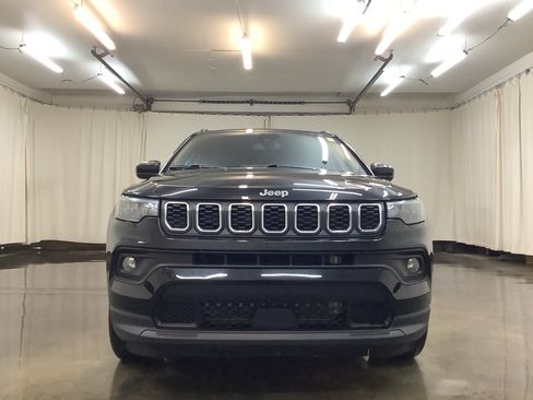 Used 2024 Jeep Compass Latitude AWD/4WD image 11
