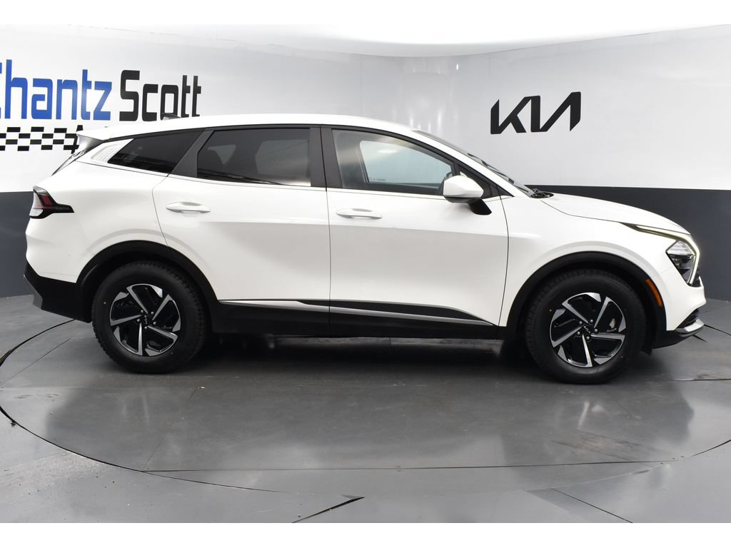 Used 2023 Kia Sportage LX FWD image 6