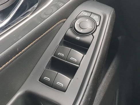 Used 2021 Chevrolet Traverse LT FWD image 27