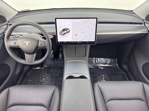 Used 2025 Tesla Model Y Long Range image 13
