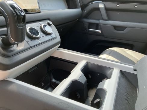 Used 2025 Land Rover Defender 110 S image 17