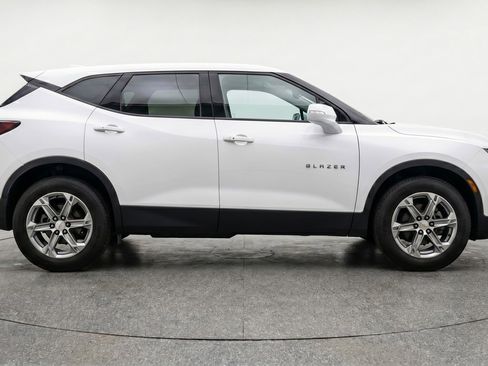Used 2025 Chevrolet Blazer LT FWD image 11