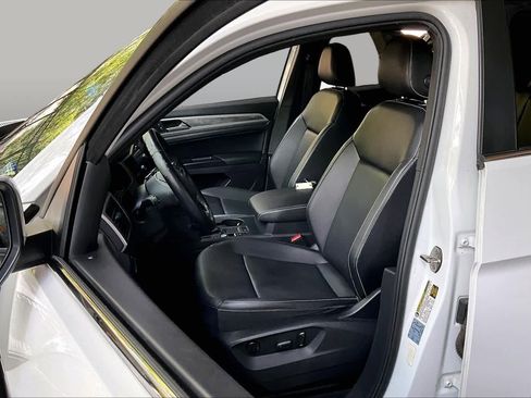 Used 2020 Volkswagen Atlas Cross Sport SE w/ Panoramic Sunroof Package FWD image 7
