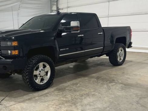 Used 2019 Chevrolet Silverado 2500 LT AWD/4WD image 8