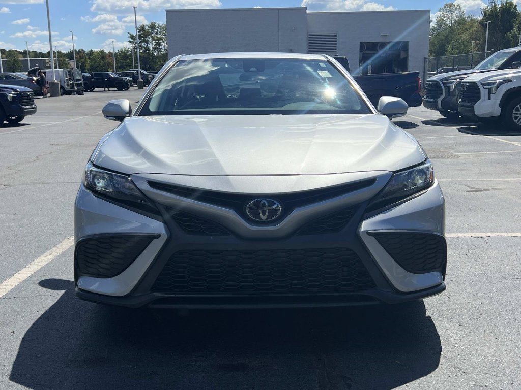 Used 2024 Toyota Camry SE FWD image 3