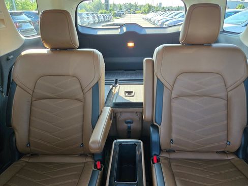 Used 2024 Nissan Pathfinder Platinum FWD image 13