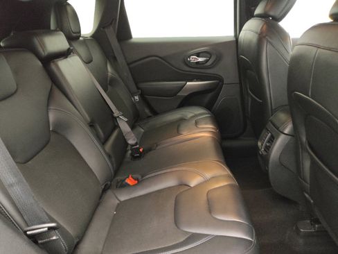 Used 2021 Jeep Cherokee Latitude Plus image 19