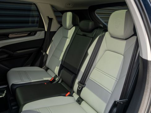 New 2026 Porsche Cayenne E-Hybrid image 36