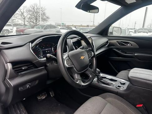Used 2023 Chevrolet Traverse LT image 6