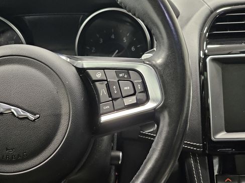 Used 2020 Jaguar F-PACE R-Sport image 23