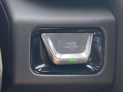 Used 2025 GMC Yukon XL Elevation AWD/4WD image 25