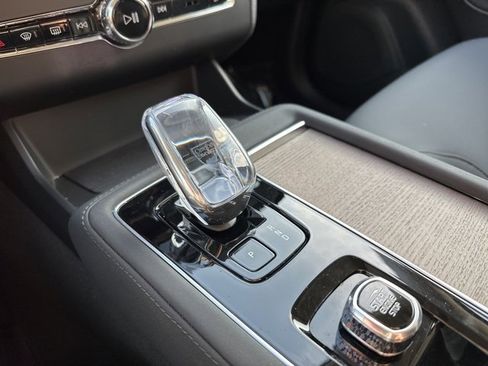 Certified 2025 Volvo XC90 B6 Plus image 21