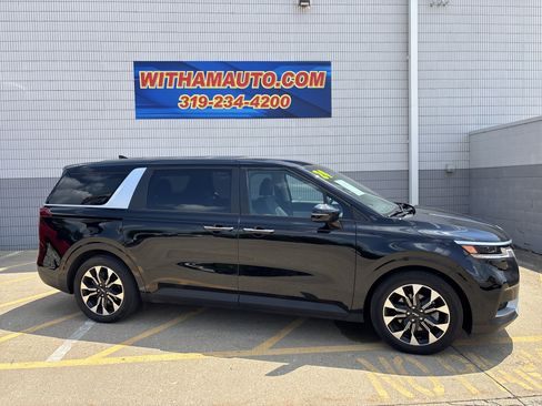 Used 2024 Kia Carnival EX FWD image 2