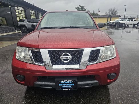Used 2016 Nissan Frontier SV image 2