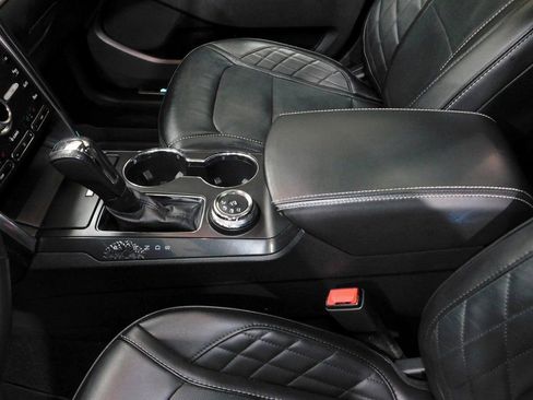 Used 2019 Ford Explorer Platinum image 35