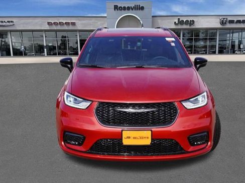 New 2026 Chrysler Pacifica Limited w/ S Appearance Package image 9