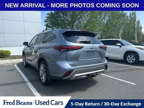 Used 2024 Toyota Highlander Platinum AWD/4WD image 6